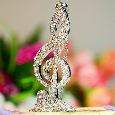 Colar delicado com pingente de nota musical em strass